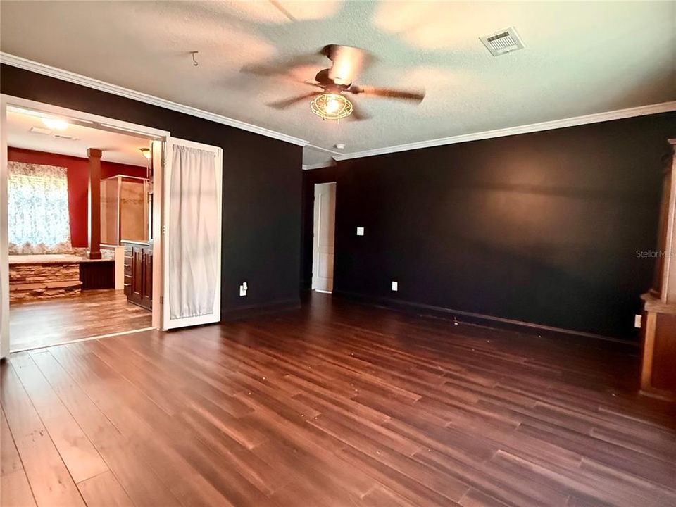 En Venta: $399,900 (4 camas, 2 baños, 2326 Pies cuadrados)