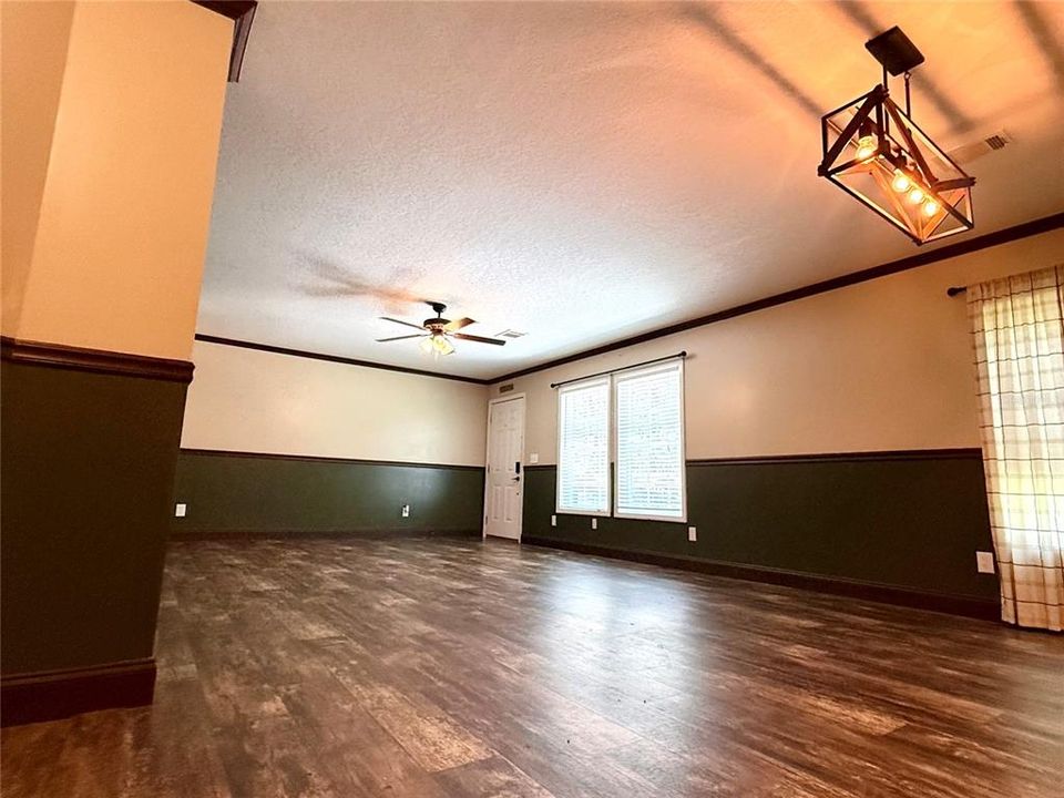 En Venta: $399,900 (4 camas, 2 baños, 2326 Pies cuadrados)