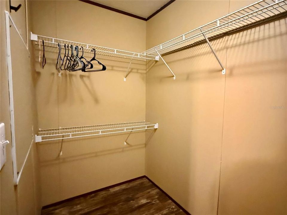 En Venta: $399,900 (4 camas, 2 baños, 2326 Pies cuadrados)