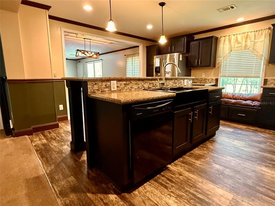 En Venta: $399,900 (4 camas, 2 baños, 2326 Pies cuadrados)