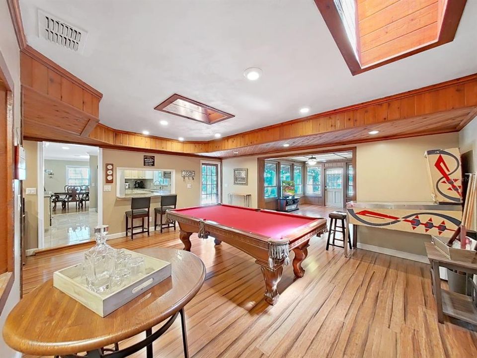 En Venta: $575,000 (3 camas, 2 baños, 2845 Pies cuadrados)