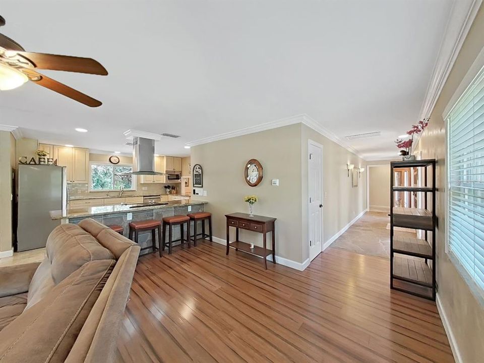 En Venta: $575,000 (3 camas, 2 baños, 2845 Pies cuadrados)