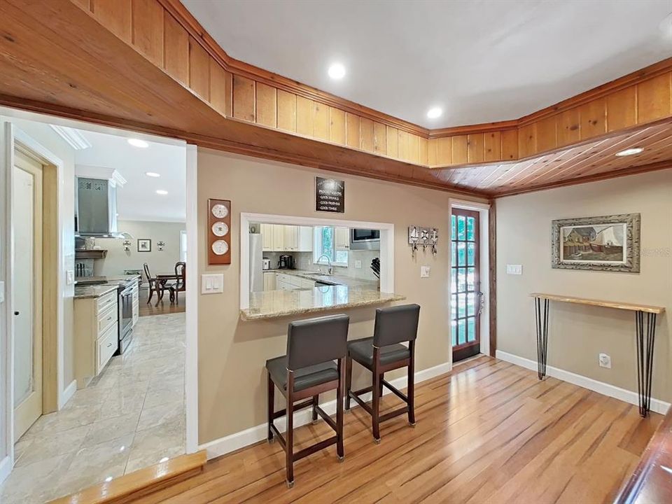 En Venta: $575,000 (3 camas, 2 baños, 2845 Pies cuadrados)