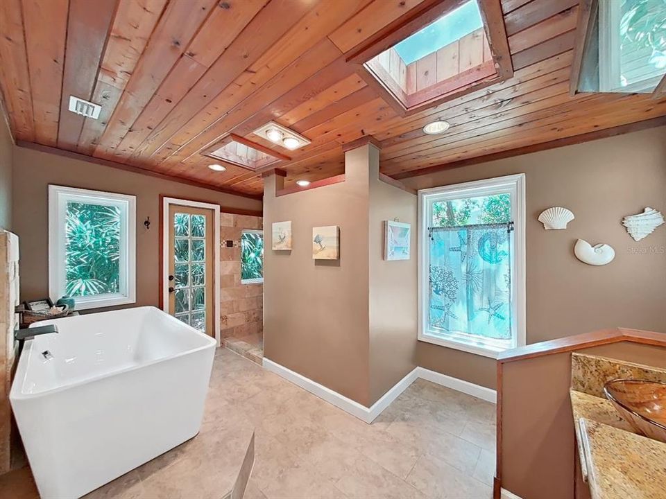 En Venta: $575,000 (3 camas, 2 baños, 2845 Pies cuadrados)