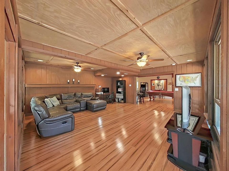 En Venta: $575,000 (3 camas, 2 baños, 2845 Pies cuadrados)