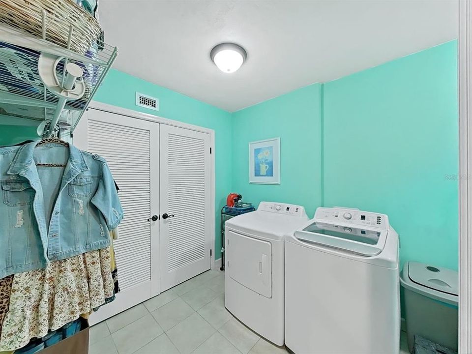 En Venta: $575,000 (3 camas, 2 baños, 2845 Pies cuadrados)