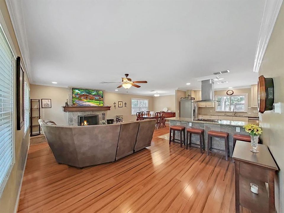 En Venta: $575,000 (3 camas, 2 baños, 2845 Pies cuadrados)