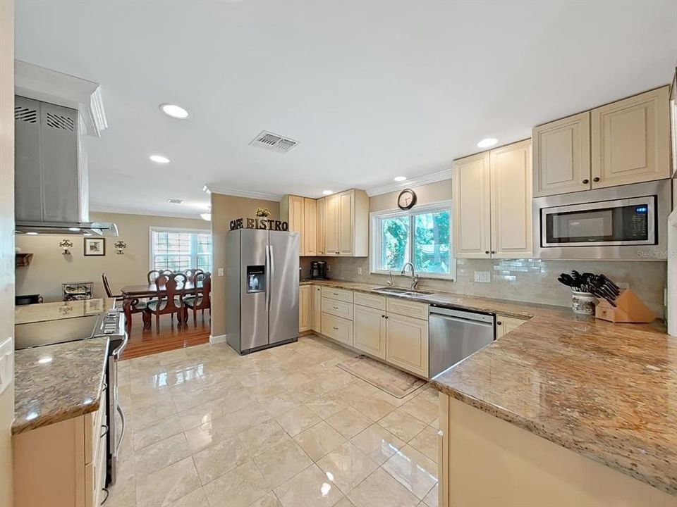 En Venta: $575,000 (3 camas, 2 baños, 2845 Pies cuadrados)