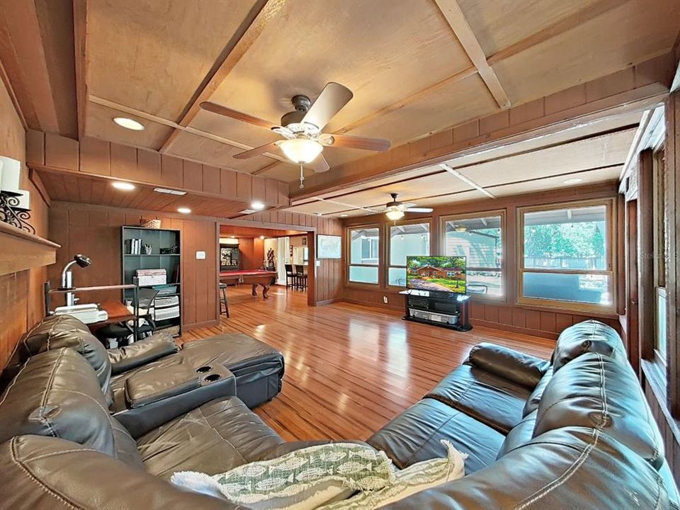 En Venta: $575,000 (3 camas, 2 baños, 2845 Pies cuadrados)