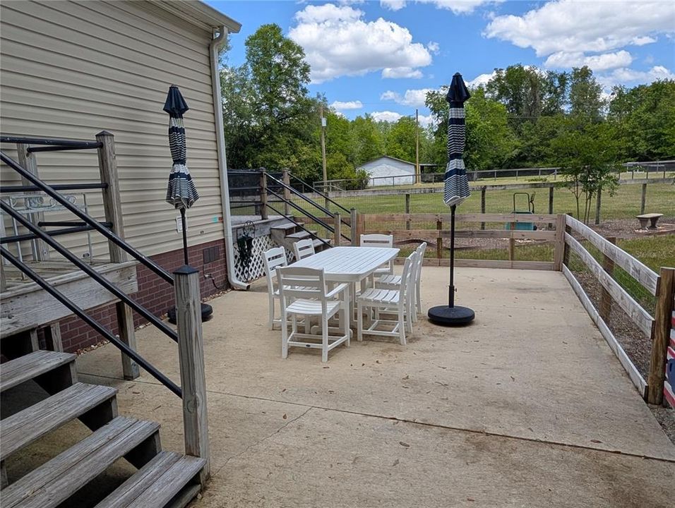 Active With Contract: $340,000 (3 beds, 2 baths, 1152 Square Feet)