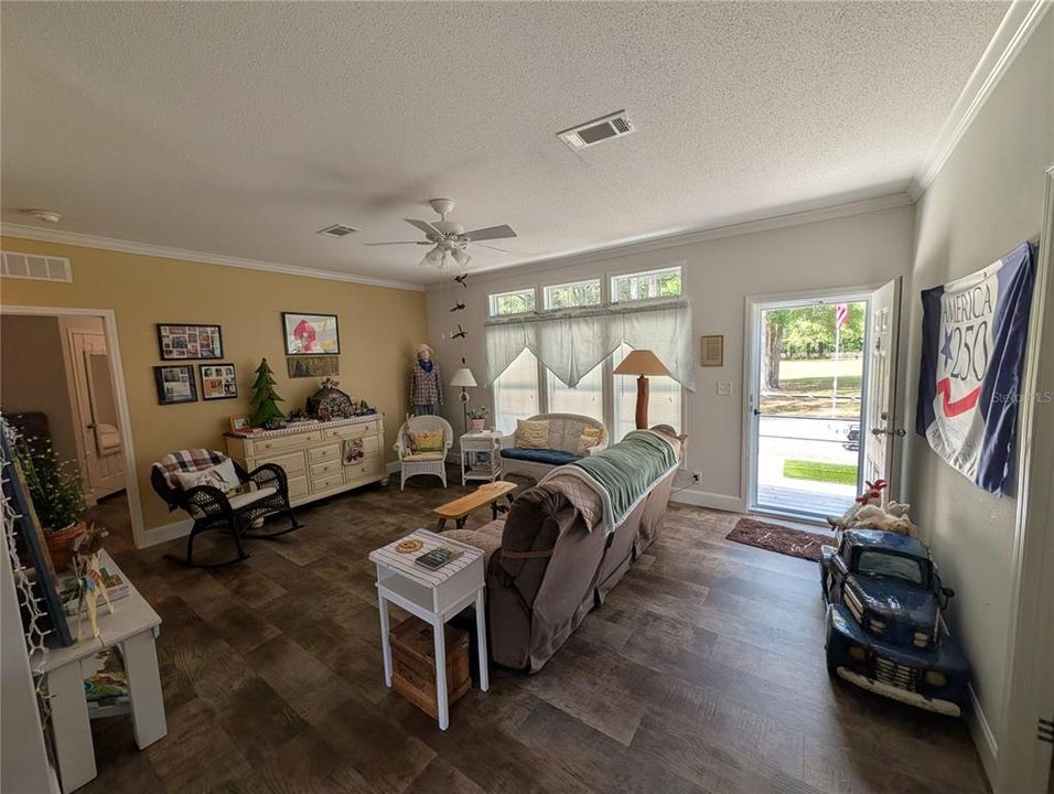 Active With Contract: $340,000 (3 beds, 2 baths, 1152 Square Feet)
