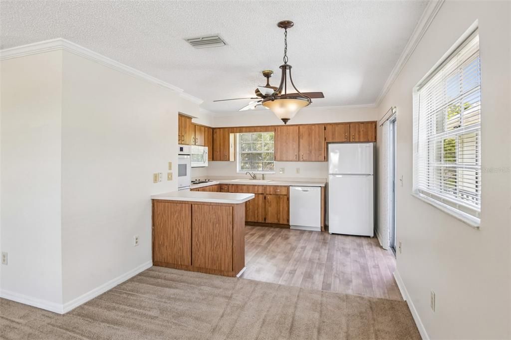For Sale: $124,900 (2 beds, 2 baths, 1024 Square Feet)
