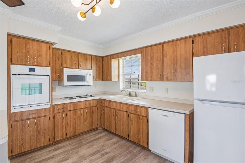 For Sale: $124,900 (2 beds, 2 baths, 1024 Square Feet)
