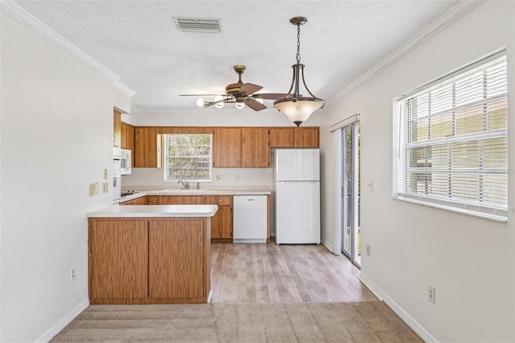 For Sale: $124,900 (2 beds, 2 baths, 1024 Square Feet)
