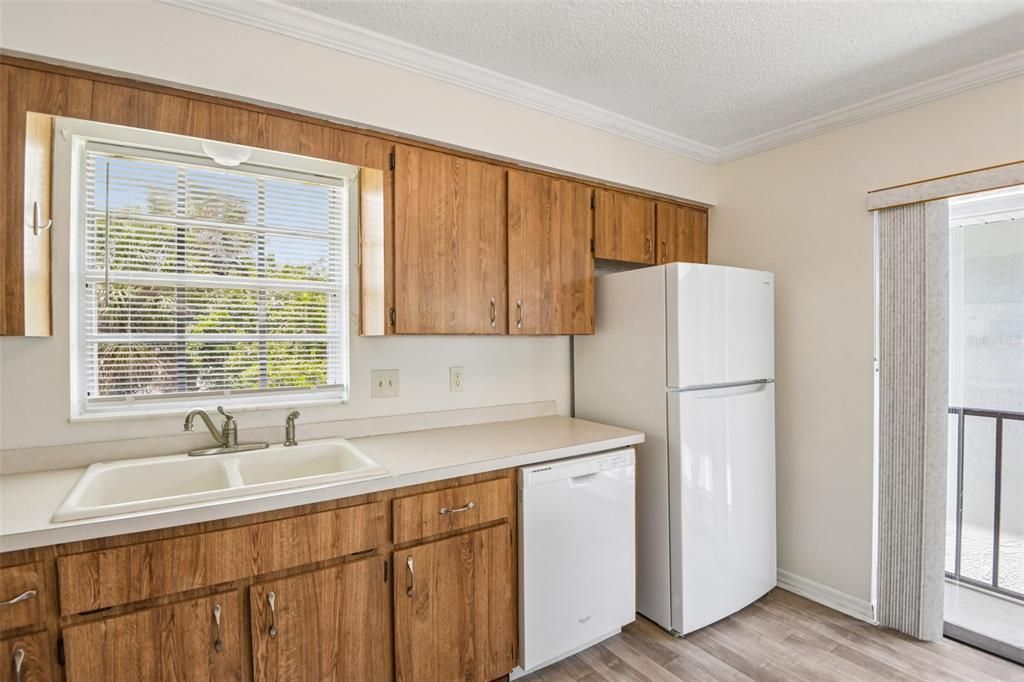 For Sale: $124,900 (2 beds, 2 baths, 1024 Square Feet)