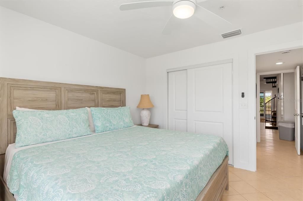 В аренду: $6,900 (2 спален, 2 ванн, 946 Квадратных фут)