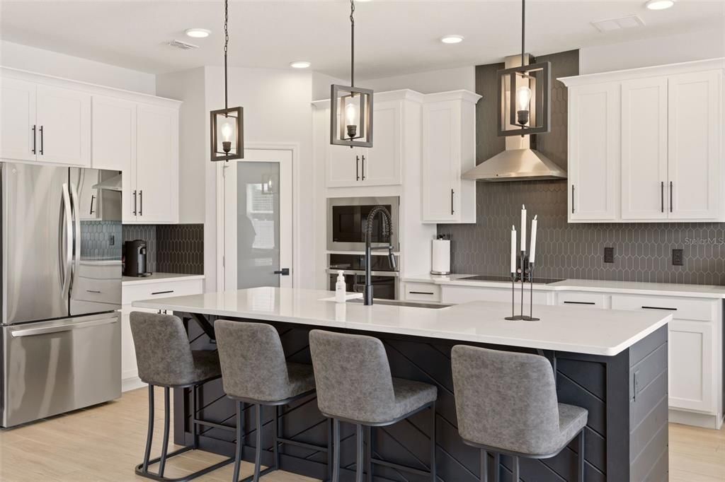 For Sale: $675,000 (6 beds, 3 baths, 3120 Square Feet)