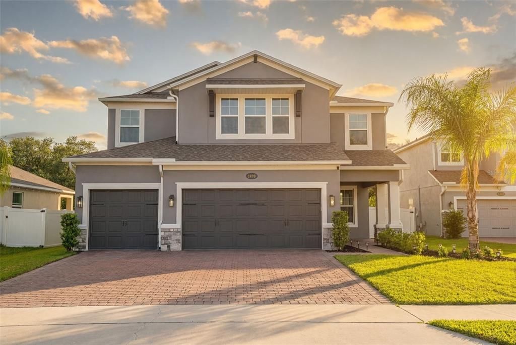 For Sale: $675,000 (6 beds, 3 baths, 3120 Square Feet)