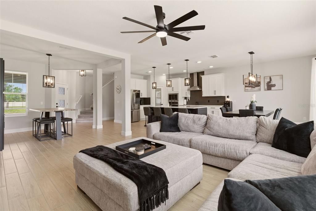 For Sale: $675,000 (6 beds, 3 baths, 3120 Square Feet)