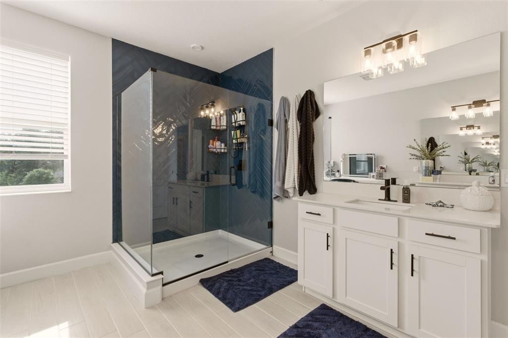 For Sale: $675,000 (6 beds, 3 baths, 3120 Square Feet)