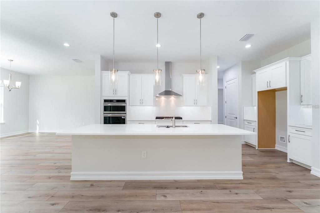 En Venta: $620,000 (3 camas, 3 baños, 2606 Pies cuadrados)