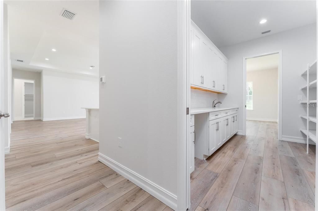 En Venta: $620,000 (3 camas, 3 baños, 2606 Pies cuadrados)