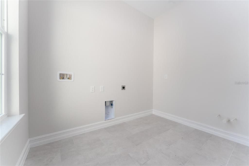 En Venta: $620,000 (3 camas, 3 baños, 2606 Pies cuadrados)