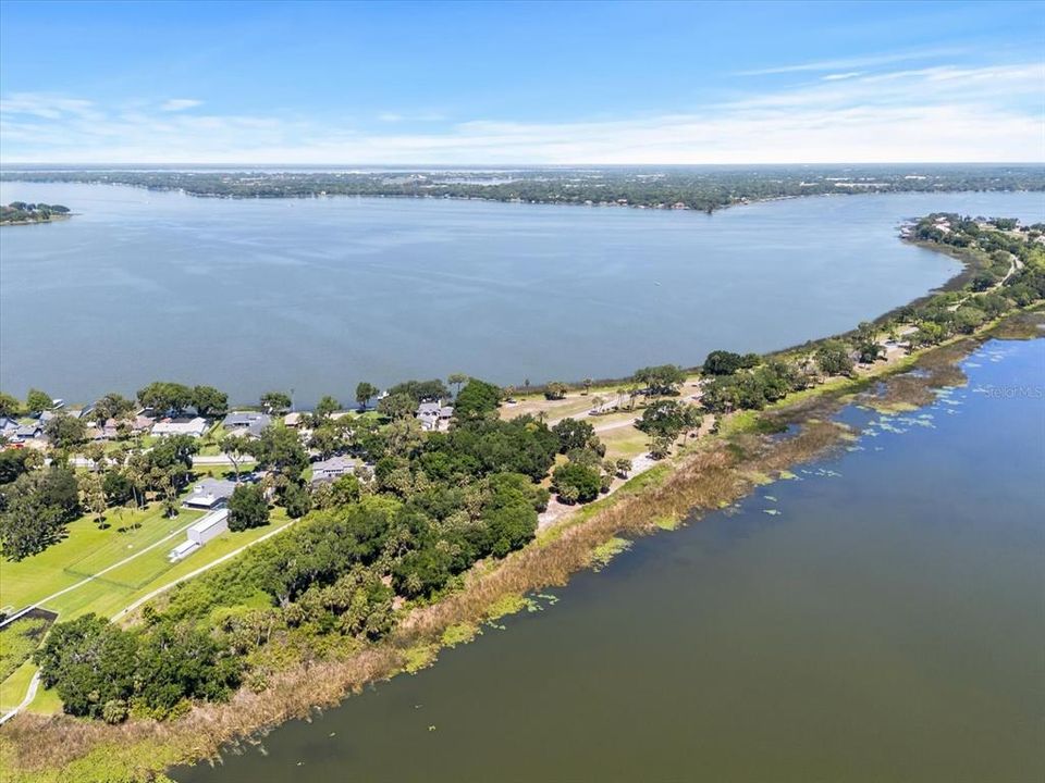 En Venta: $1,100,000 (2.38 acres)