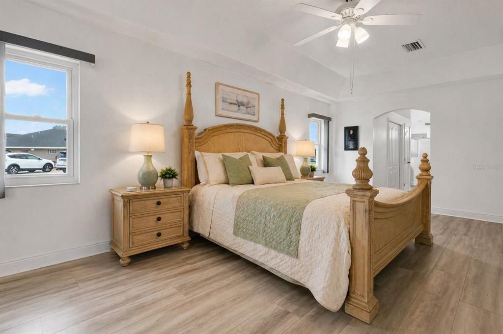 For Sale: $609,000 (3 beds, 2 baths, 2949 Square Feet)