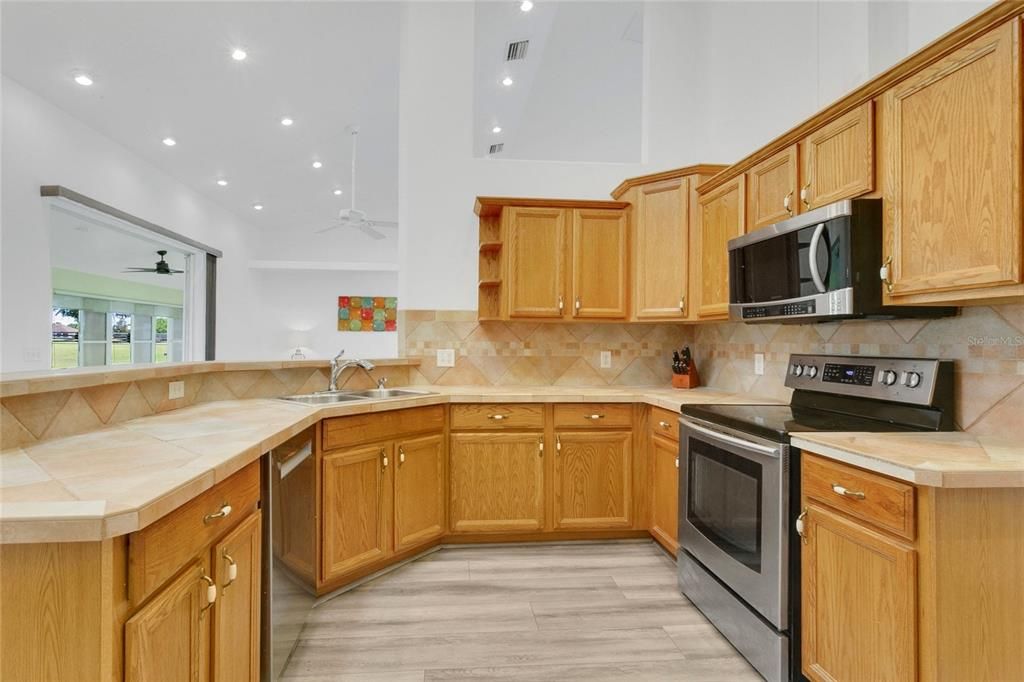 For Sale: $609,000 (3 beds, 2 baths, 2949 Square Feet)
