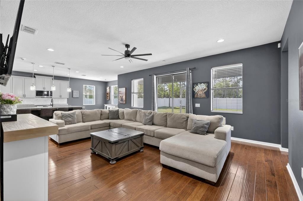 En Venta: $675,000 (5 camas, 3 baños, 3325 Pies cuadrados)