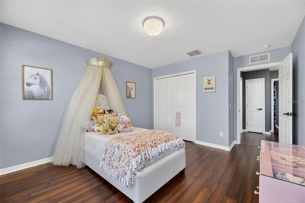 En Venta: $675,000 (5 camas, 3 baños, 3325 Pies cuadrados)