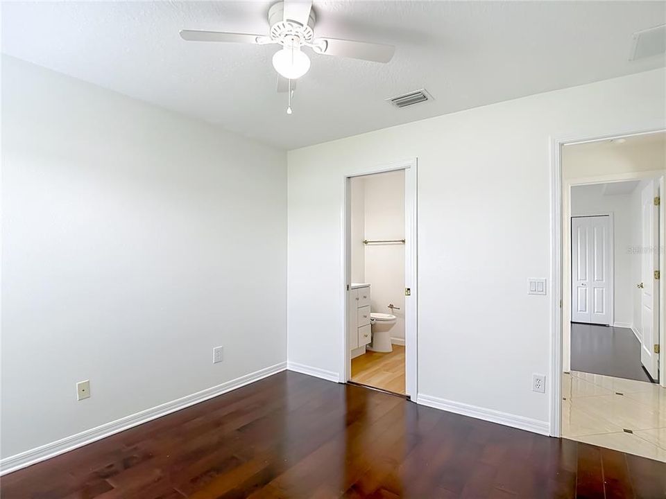 En Venta: $435,000 (4 camas, 3 baños, 1827 Pies cuadrados)