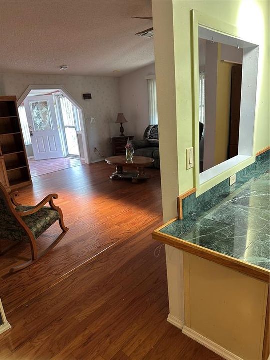 На продажу: $189,900 (3 спален, 3 ванн, 1698 Квадратных фут)