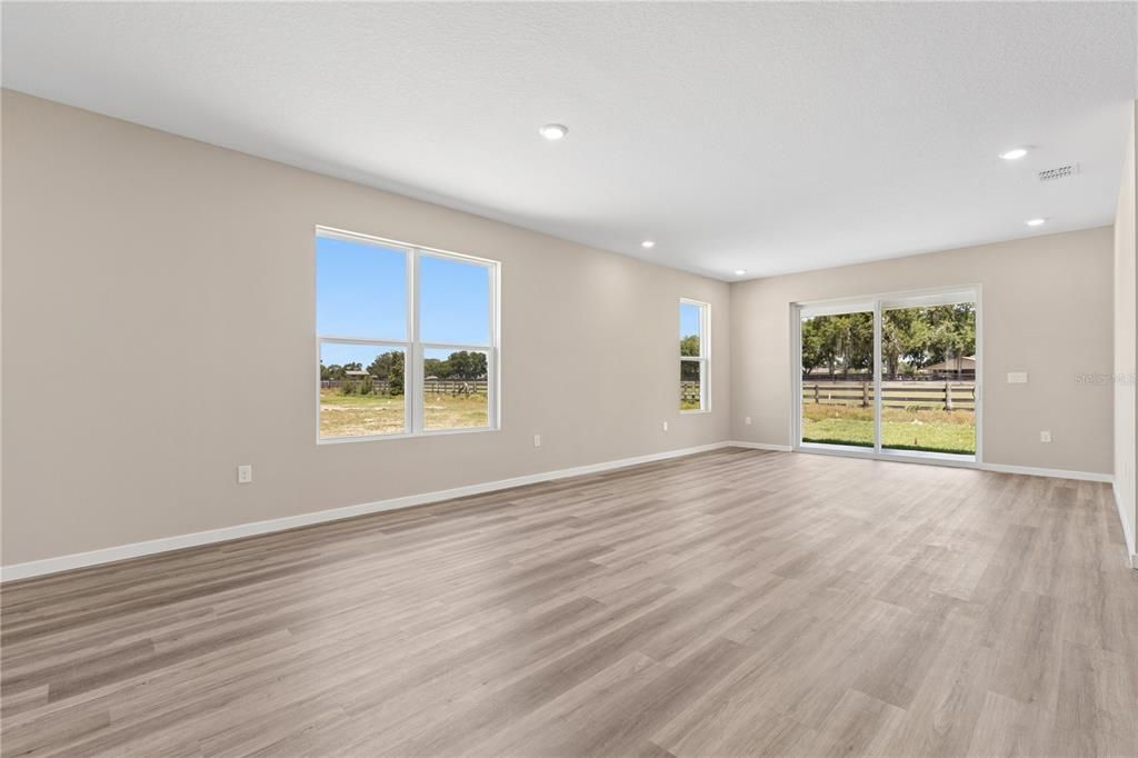 En Venta: $361,574 (4 camas, 3 baños, 2147 Pies cuadrados)