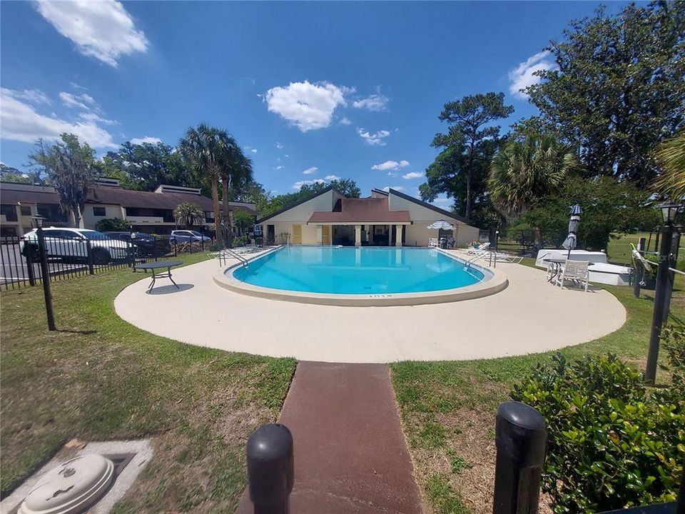 For Sale: $125,900 (2 beds, 2 baths, 1036 Square Feet)