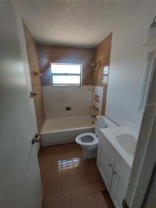 For Sale: $125,900 (2 beds, 2 baths, 1036 Square Feet)