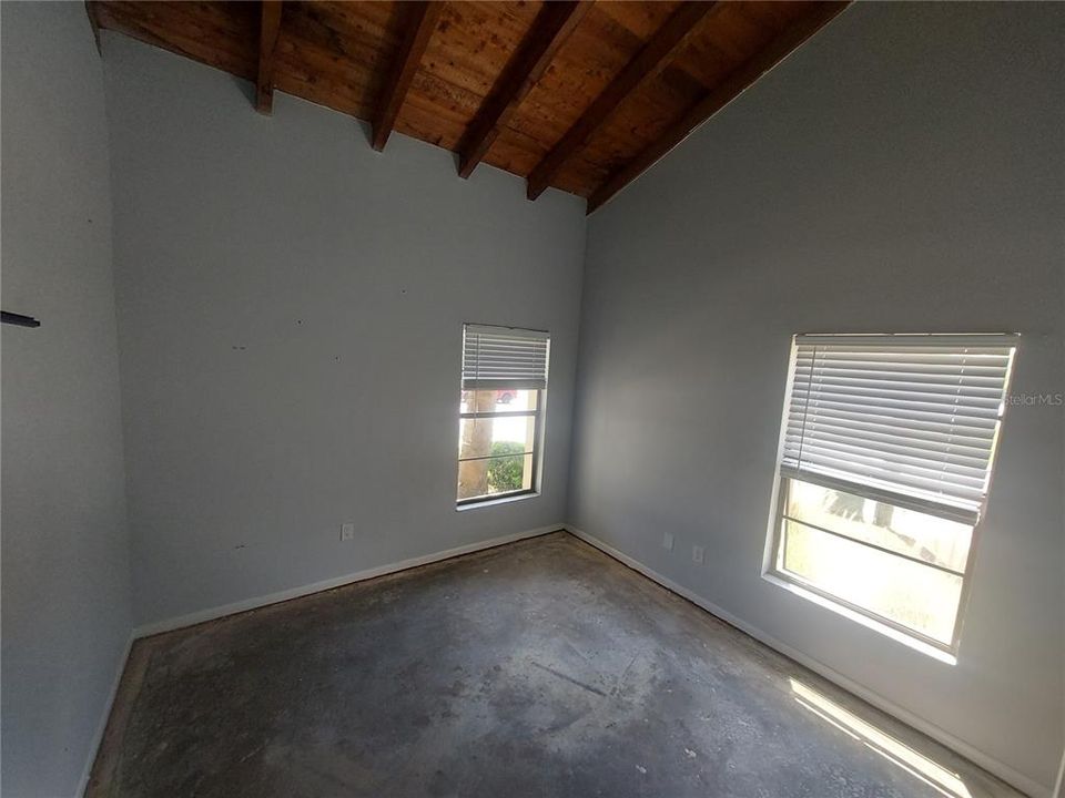 For Sale: $125,900 (2 beds, 2 baths, 1036 Square Feet)