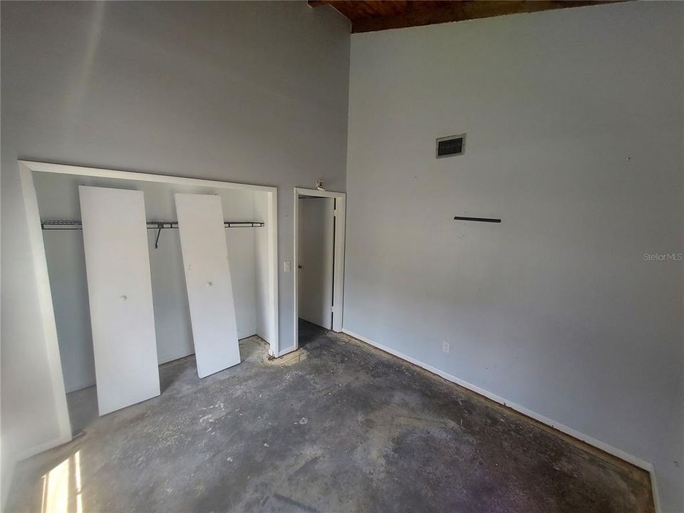 For Sale: $125,900 (2 beds, 2 baths, 1036 Square Feet)
