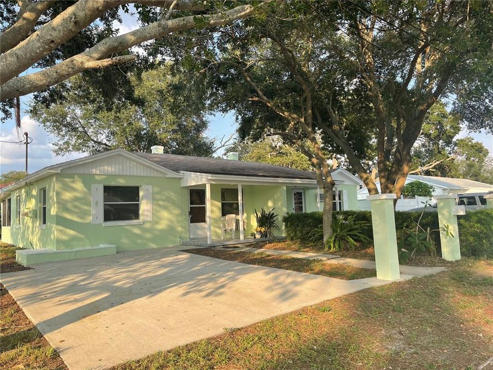 For Rent: $1,800 (2 beds, 1 baths, 700 Square Feet)