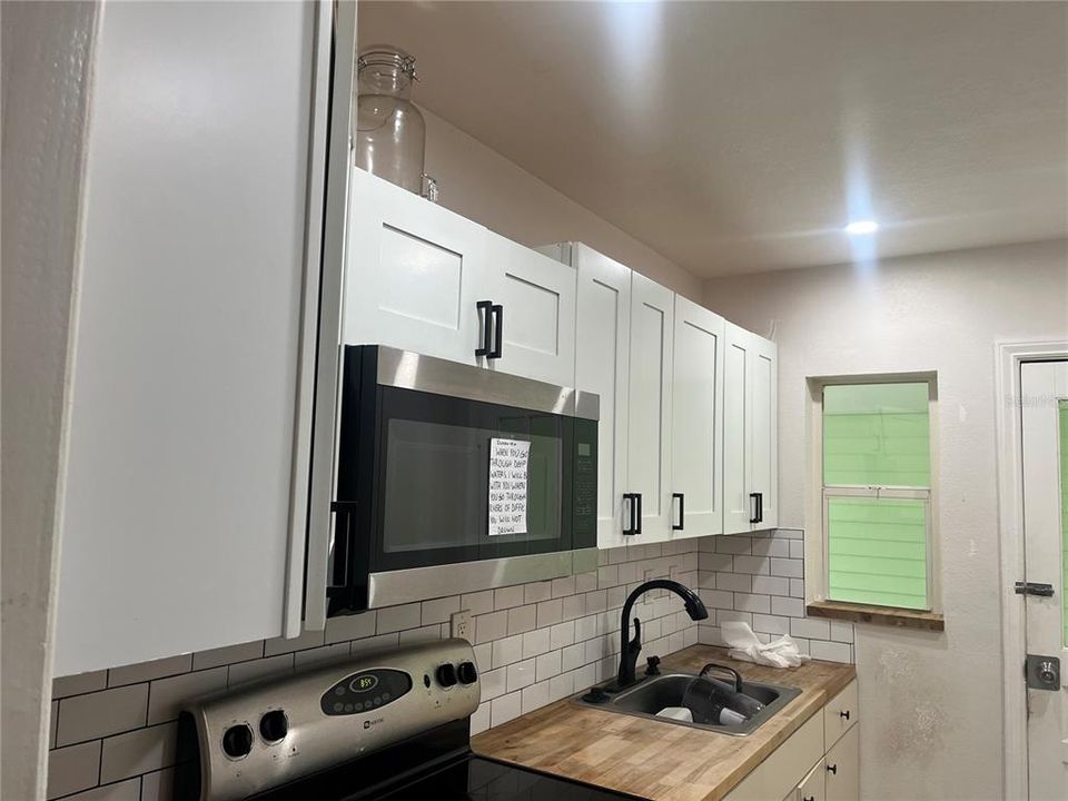 For Rent: $1,800 (2 beds, 1 baths, 700 Square Feet)