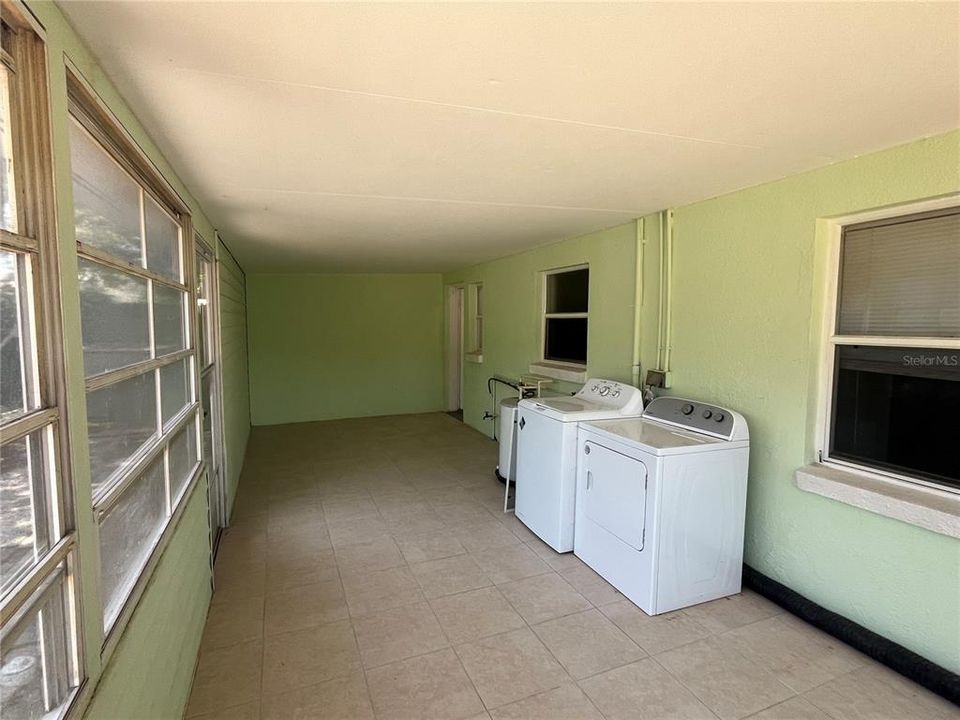 For Rent: $1,800 (2 beds, 1 baths, 700 Square Feet)