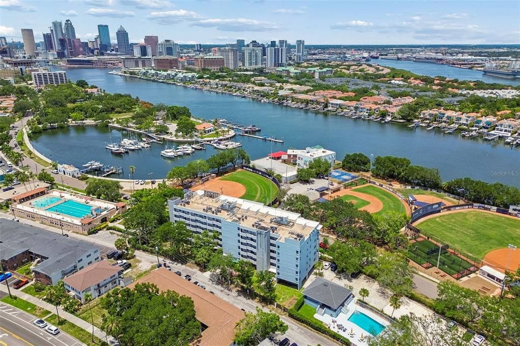 На продажу: $589,900 (2 спален, 2 ванн, 1192 Квадратных фут)