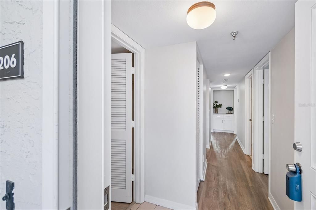 На продажу: $589,900 (2 спален, 2 ванн, 1192 Квадратных фут)