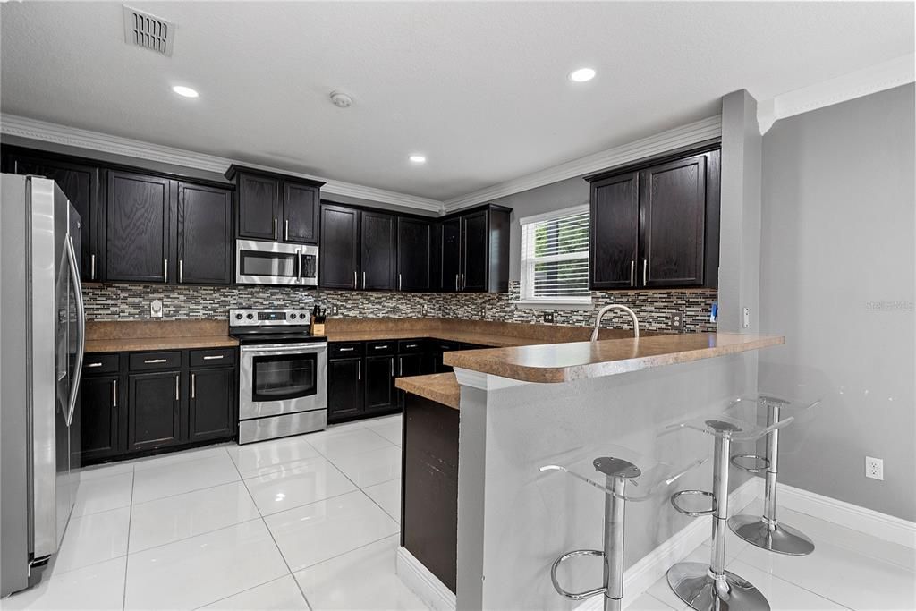 На продажу: $499,999 (4 спален, 2 ванн, 2720 Квадратных фут)