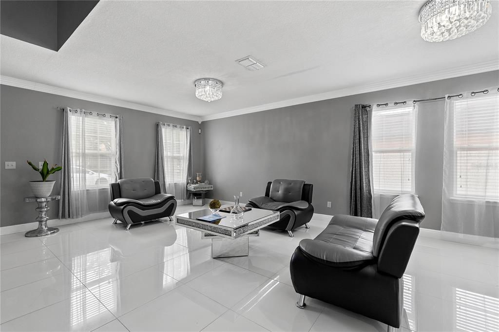 На продажу: $499,999 (4 спален, 2 ванн, 2720 Квадратных фут)