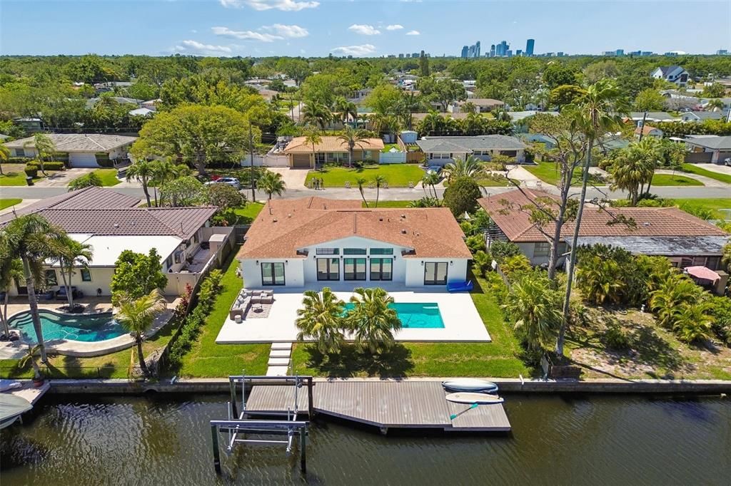 En Venta: $1,375,000 (4 camas, 3 baños, 2100 Pies cuadrados)