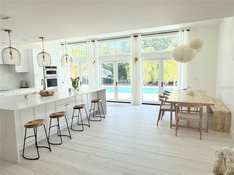 En Venta: $1,375,000 (4 camas, 3 baños, 2100 Pies cuadrados)