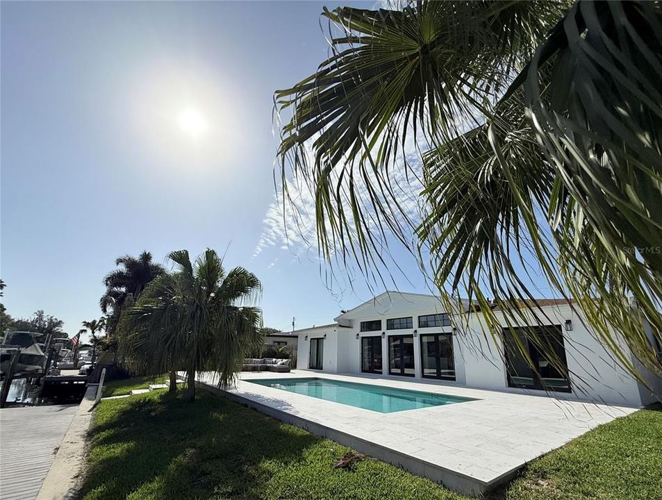 En Venta: $1,375,000 (4 camas, 3 baños, 2100 Pies cuadrados)