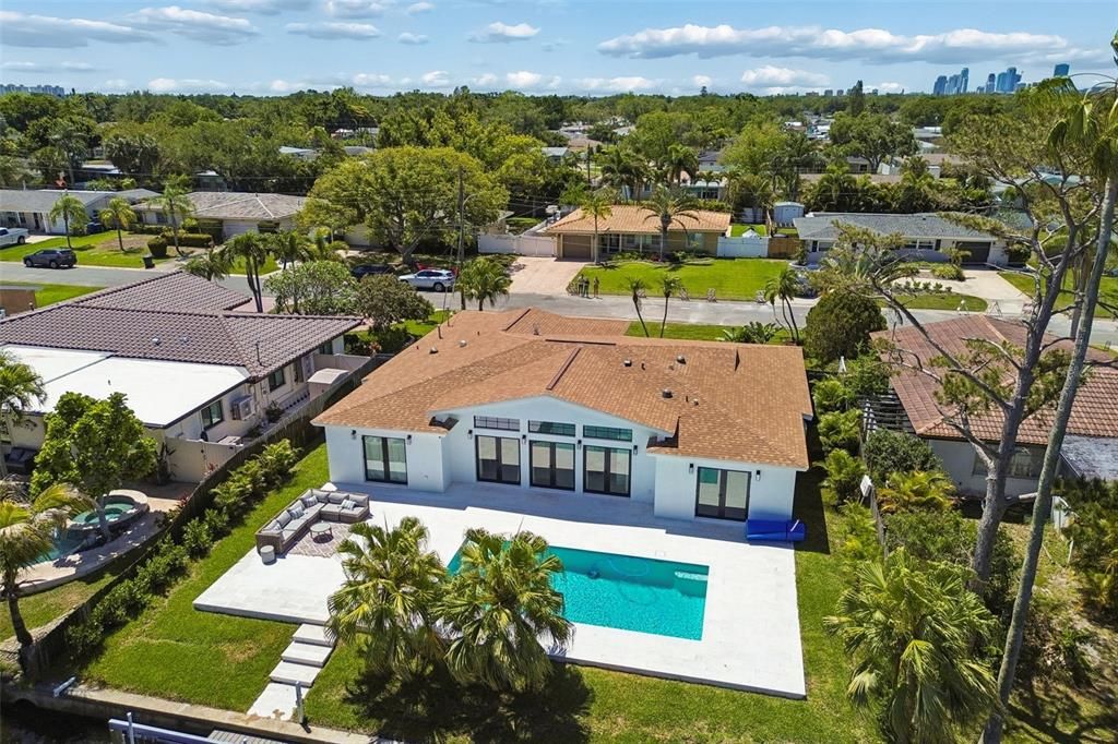En Venta: $1,375,000 (4 camas, 3 baños, 2100 Pies cuadrados)
